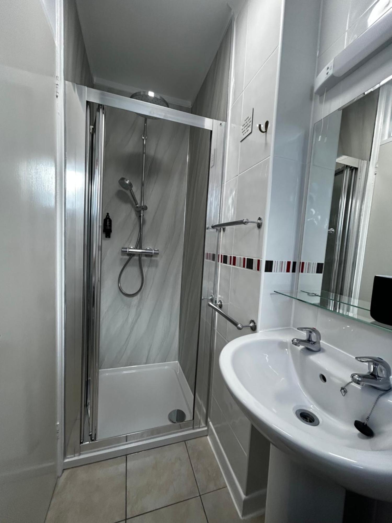 ליים ריג'יס Lucerne B&B מראה חיצוני תמונה